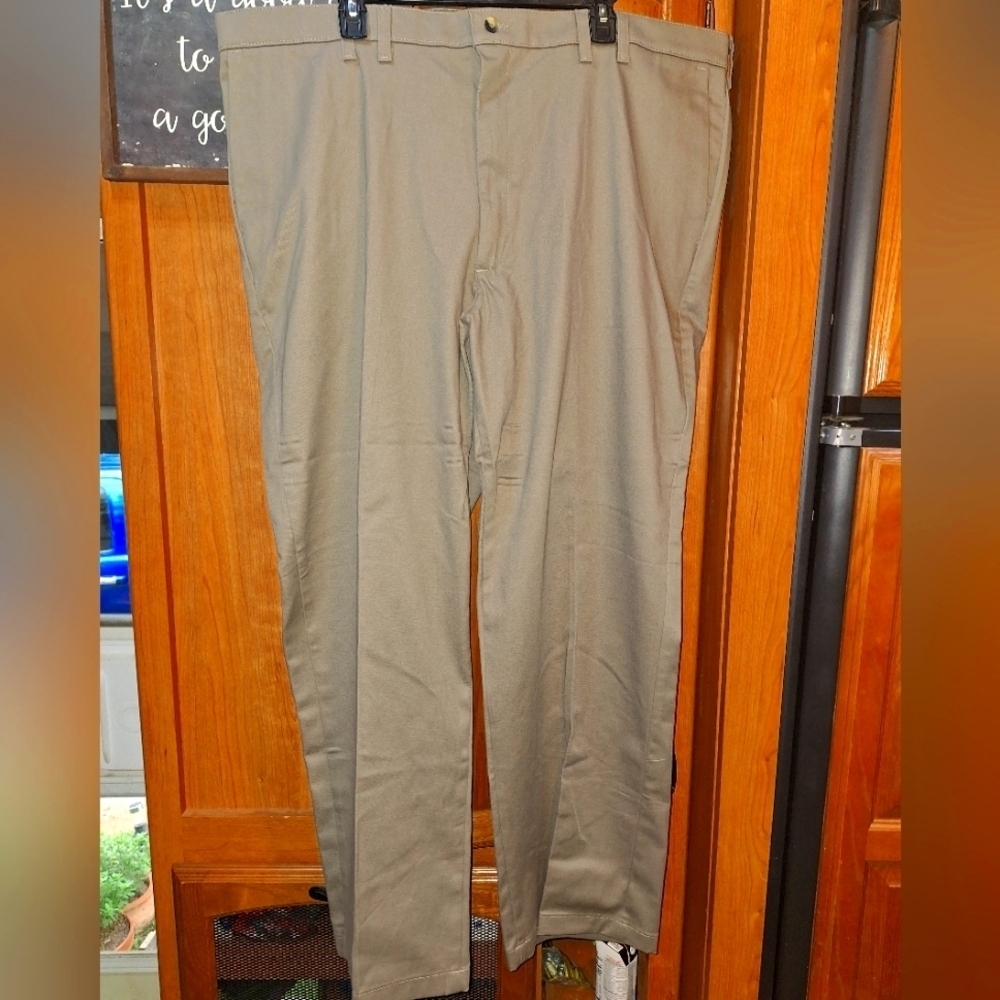 Unbranded Men's Tan Pants/Slacks In A Size 44x30. NWOT.